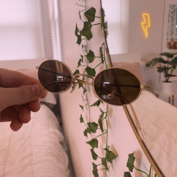 oval sunglasses - Picture 3 of 3